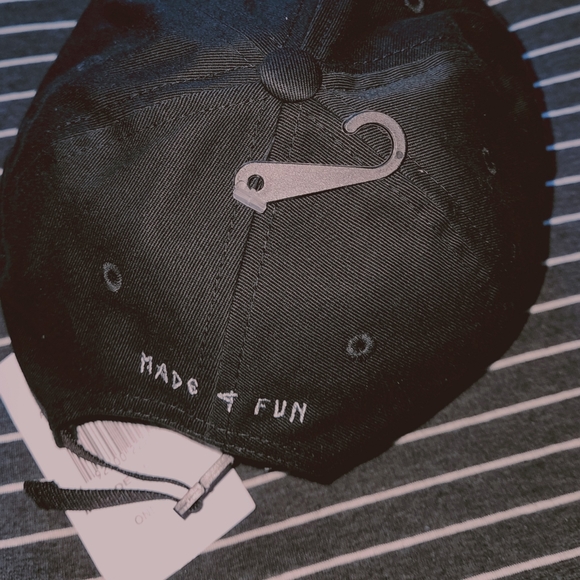 NEW WITH TAGS black n grey HURLEY made 4 fun adjustable back hat. Rare - Picture 3 of 3